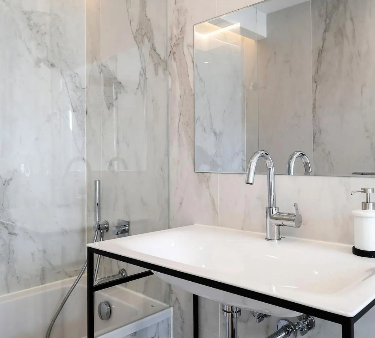Lisbon Beautiful 2 Bedroom Apartment With Views In Rua Augusta Lisbon